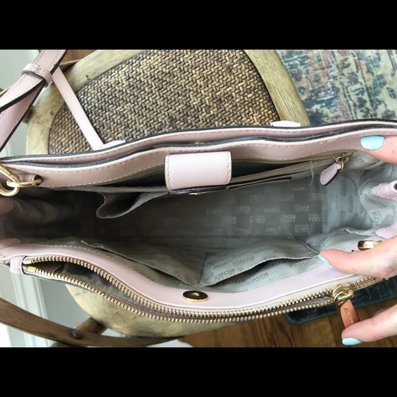 Authentic Michael Kors purse - Picture 4 of 5